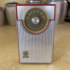 Vintage GE Transistor Radio
